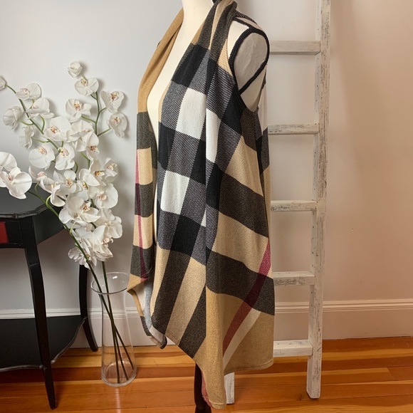 Sleeveless Plaid Cardigan - Picture 7 of 7